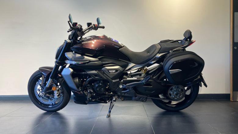 Ducati X Diavel V4 Burning Red (25MY)